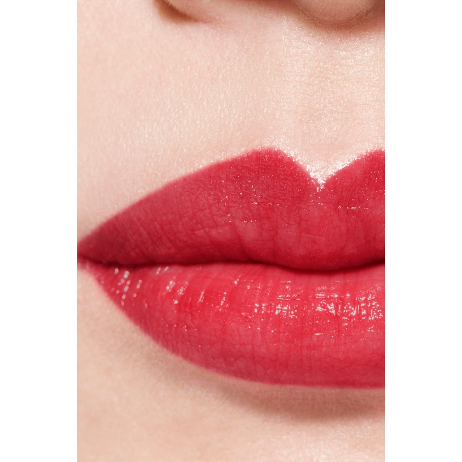 EL BÁLSAMO CON COLOR HIDRATANTE, CON UNA INTENSIDAD A MEDIDA, PARA UNOS LABIOS MÁS BELLOS DÍA TRAS DÍA
